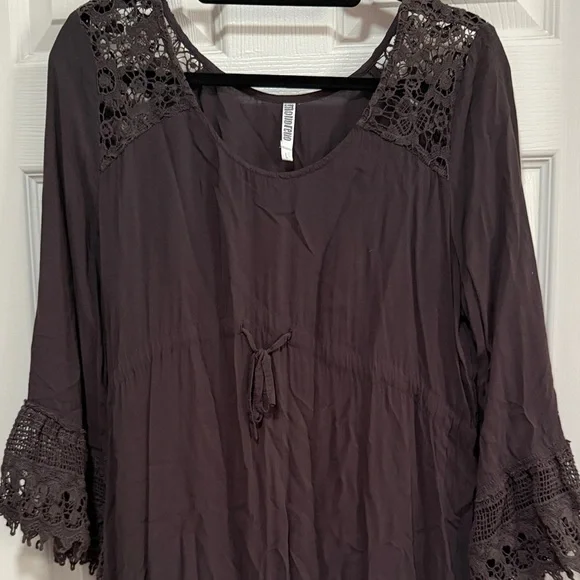 Monoreno Faded Black Bell Sleeve Dress with Crochet Lace Accents - Picture 3 of 7